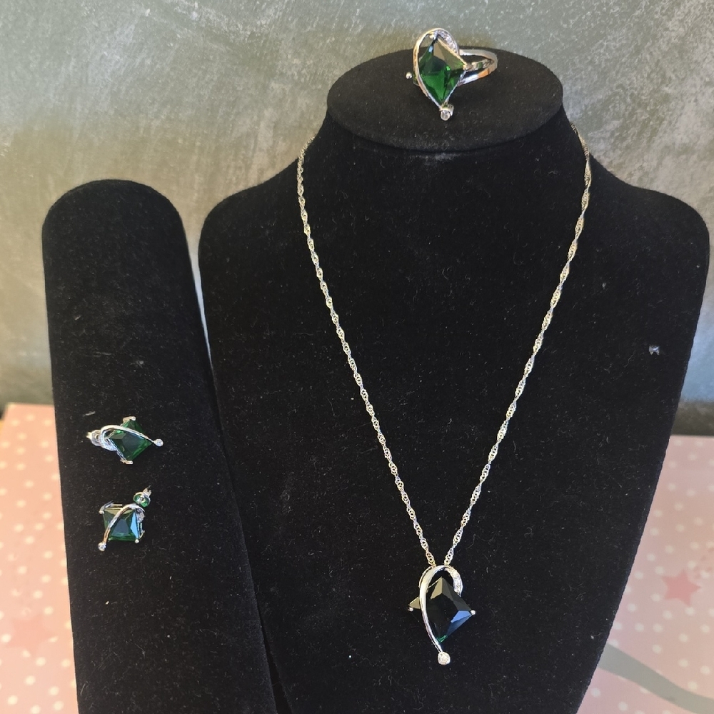 Silver Plated 3pc Green Gemstone Jewelry Set necklace, Earrings & Ring 10 New